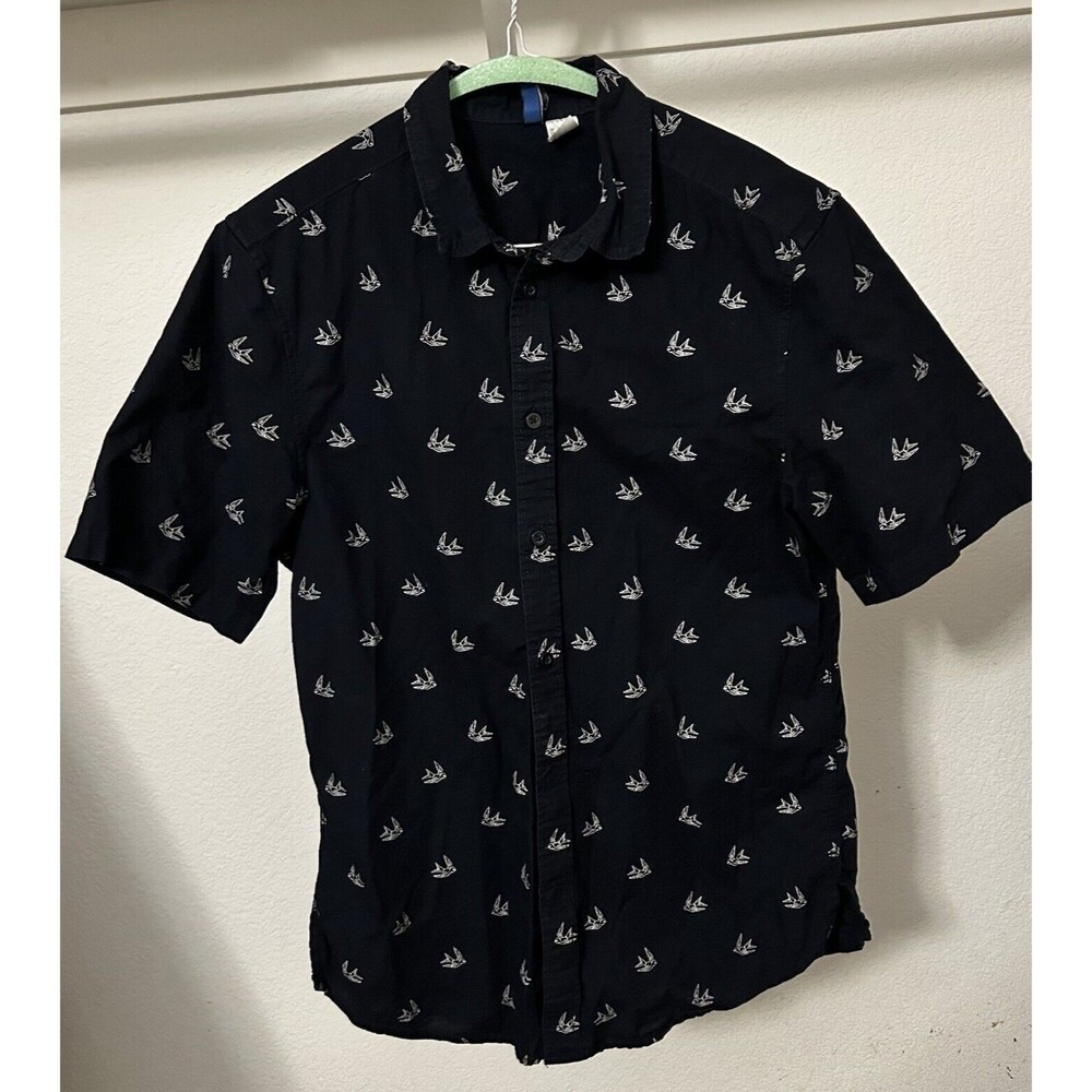 Divided by H&M Mens Short Sleeve Button-Up Casual Shirt Blue with Birds in White